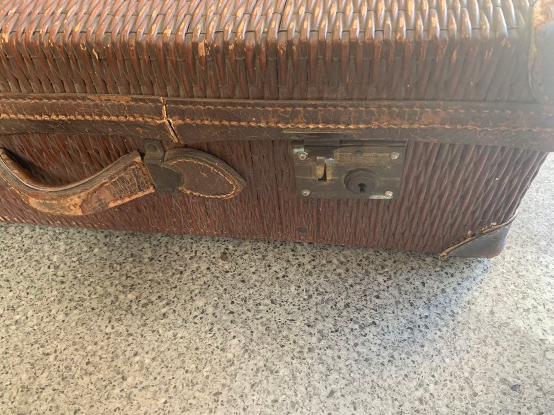 昔のトランクケース　柳行李 革　やなぎごうり 　店舗什器　アンティーク　レア