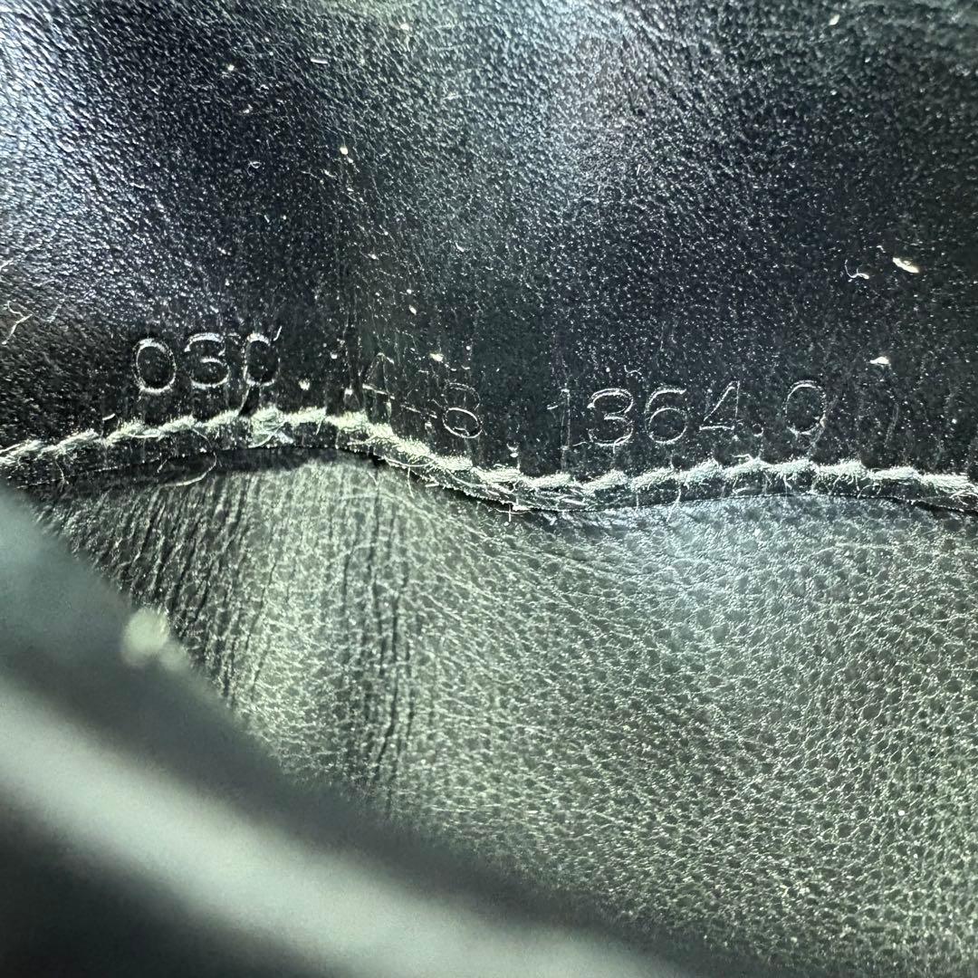 美品　グッチGUCCI ケース　カードお札　黒レザー フラップ式 ロゴ刻印