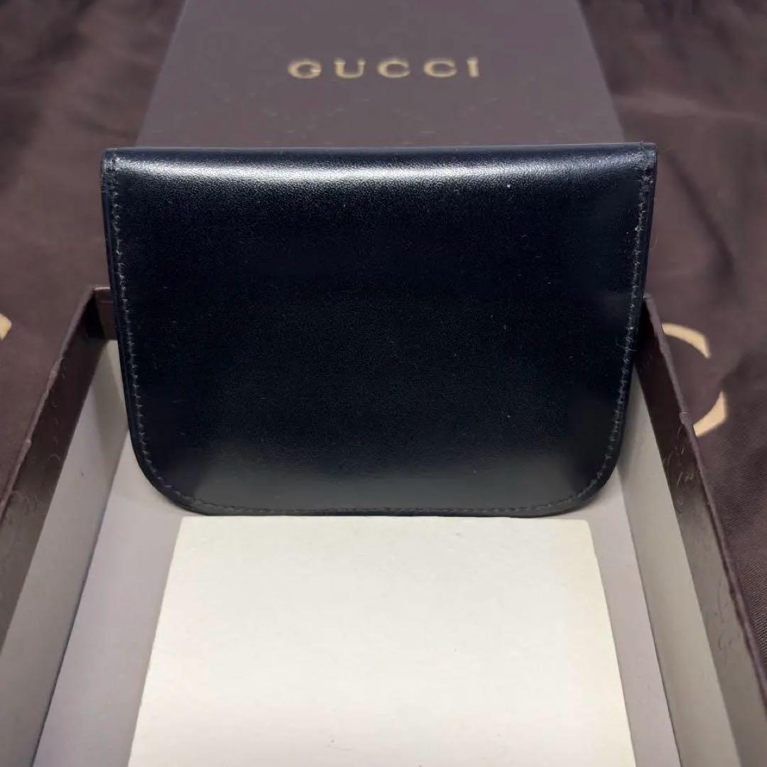 美品　グッチGUCCI ケース　カードお札　黒レザー フラップ式 ロゴ刻印