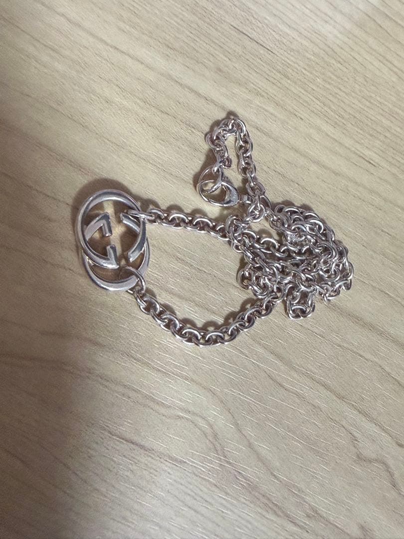 シルバー ロゴ付き チェーンネックレス GUCCI