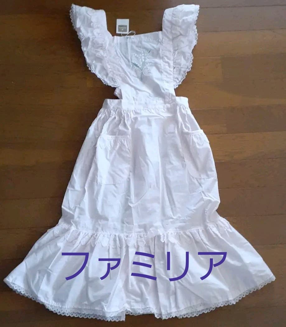 エプロン　ファミリア　新品未使用　フリーサイズ