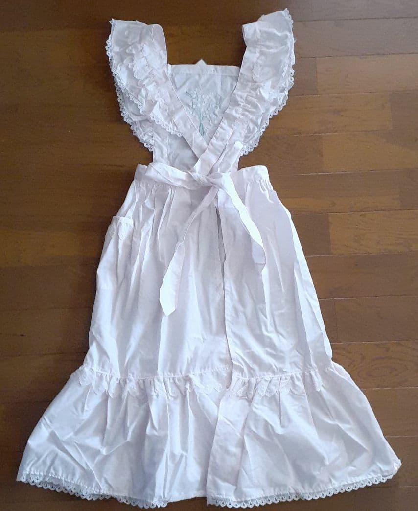 エプロン　ファミリア　新品未使用　フリーサイズ