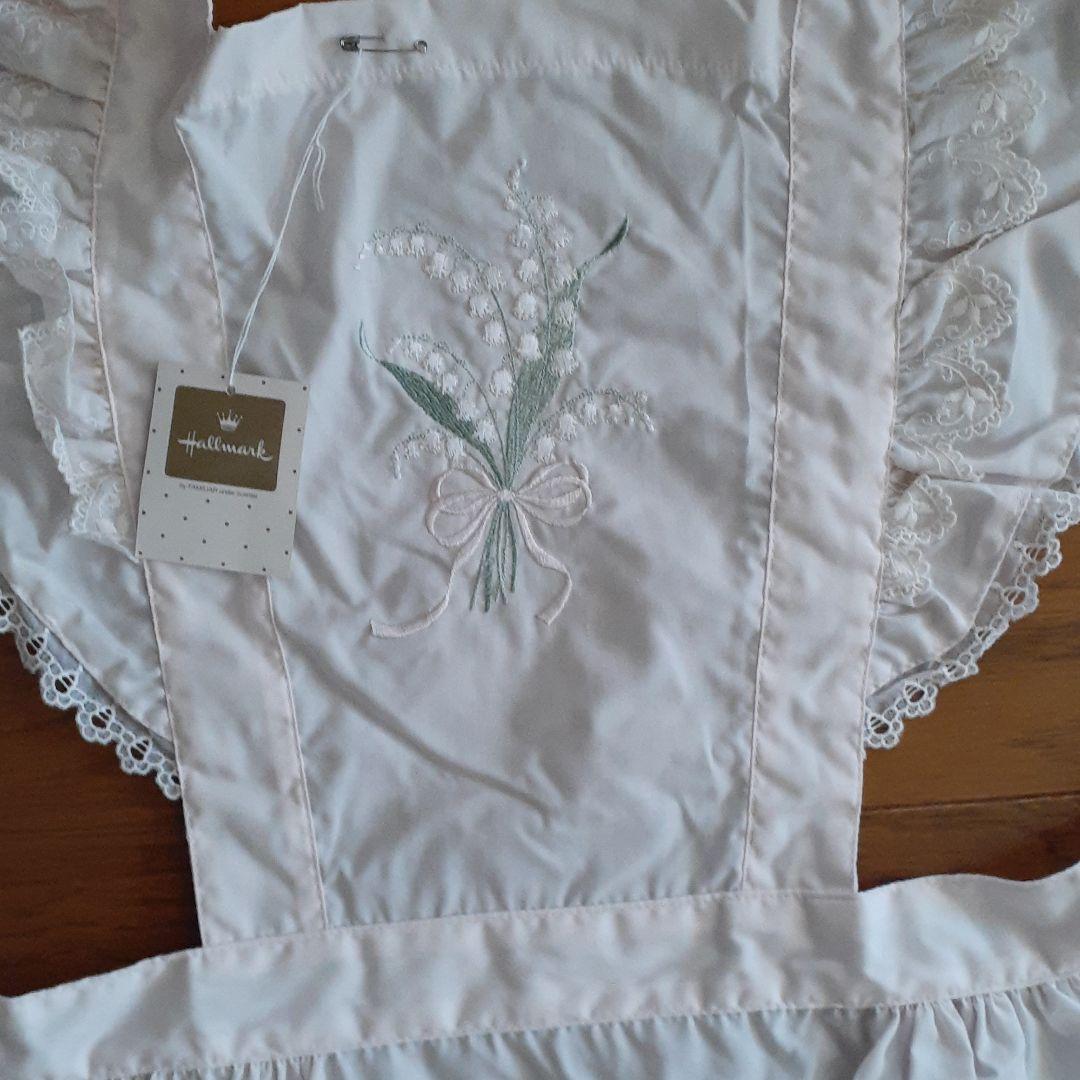 エプロン　ファミリア　新品未使用　フリーサイズ