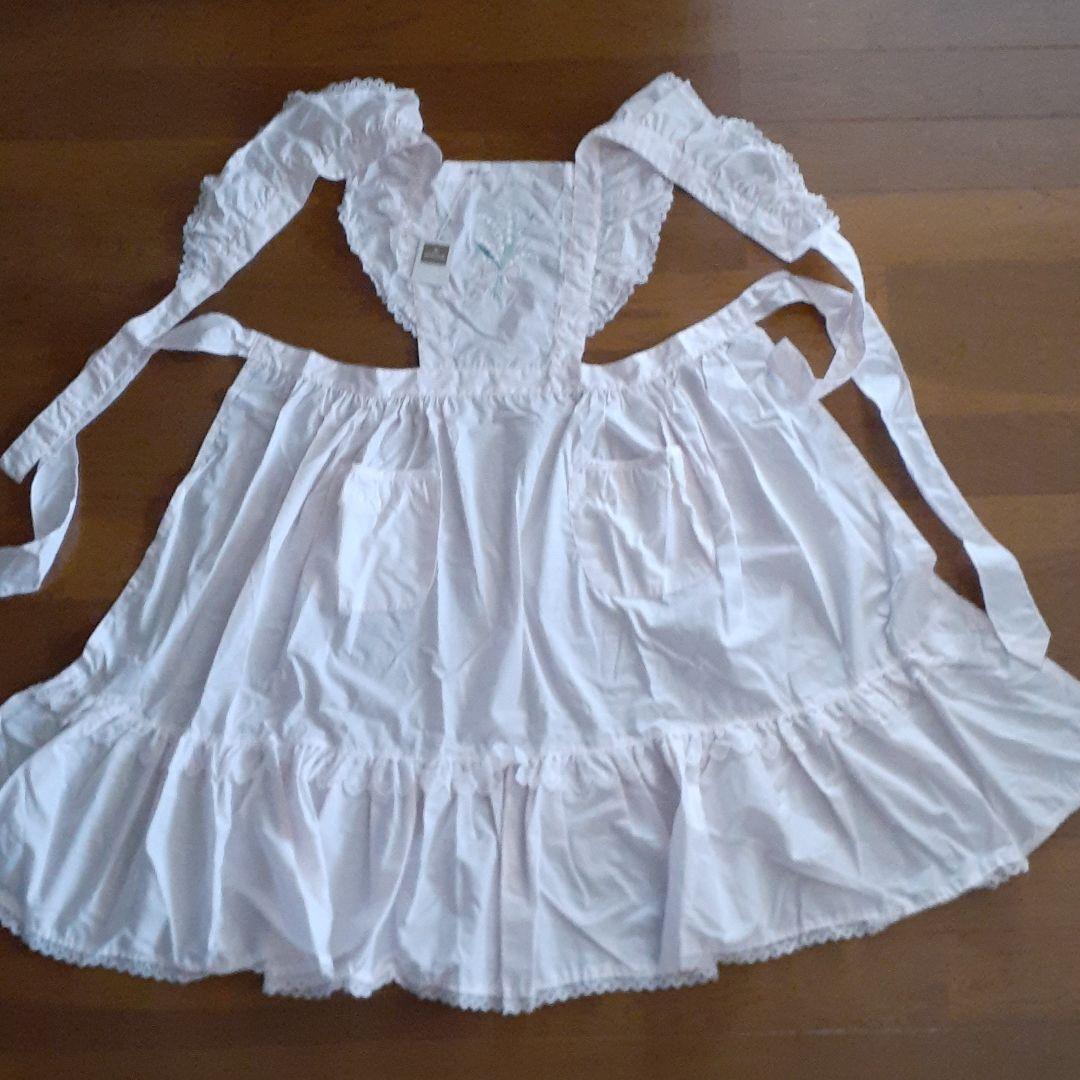 エプロン　ファミリア　新品未使用　フリーサイズ