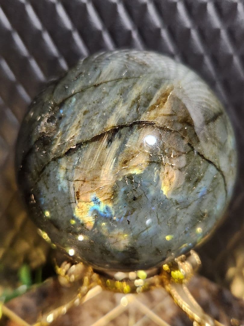 黄金の獅子✨美麗✨ラブラドライト丸玉 金色スタンド付き