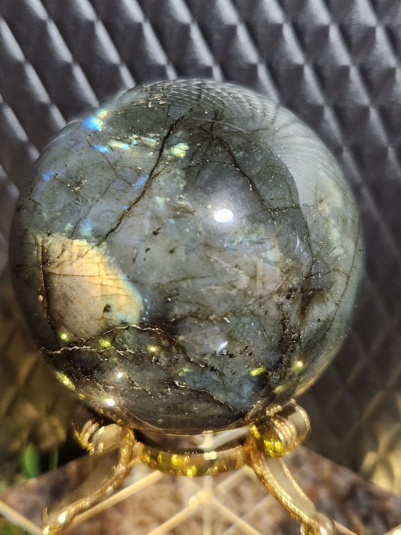 黄金の獅子✨美麗✨ラブラドライト丸玉 金色スタンド付き