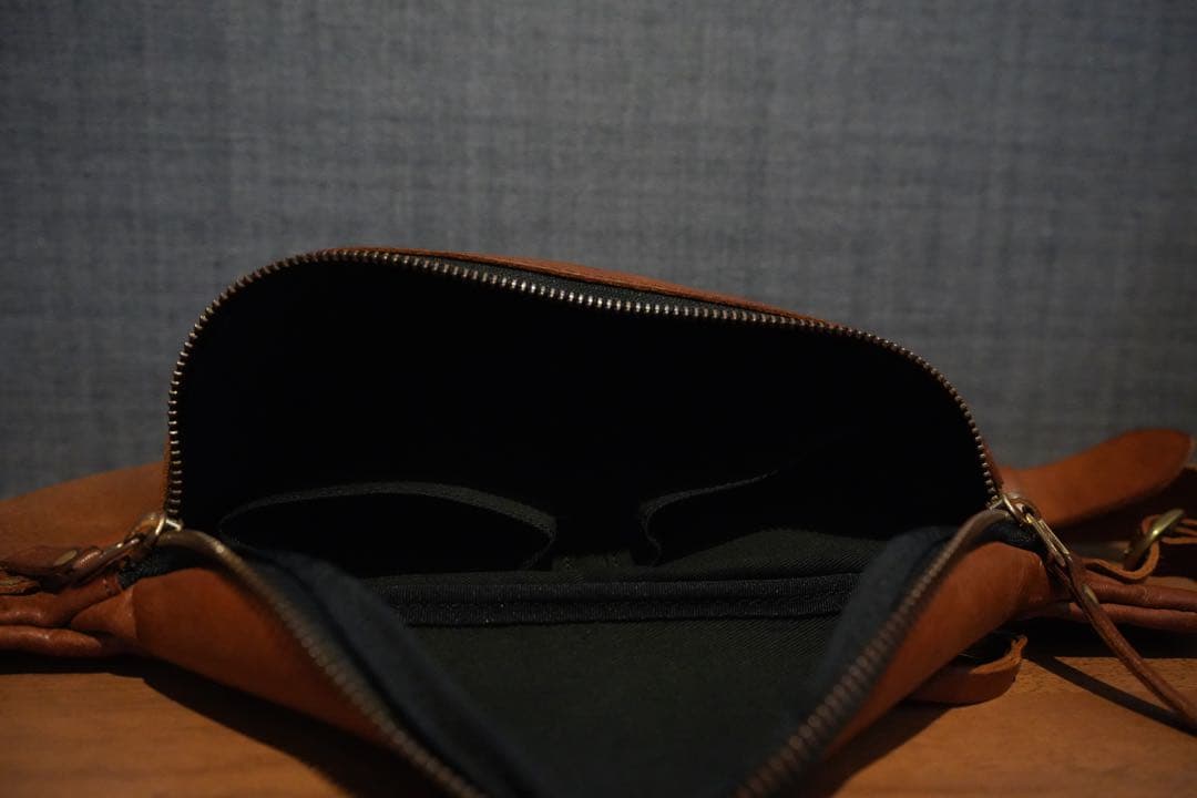 ryu レザー ボディバッグ ブラウン