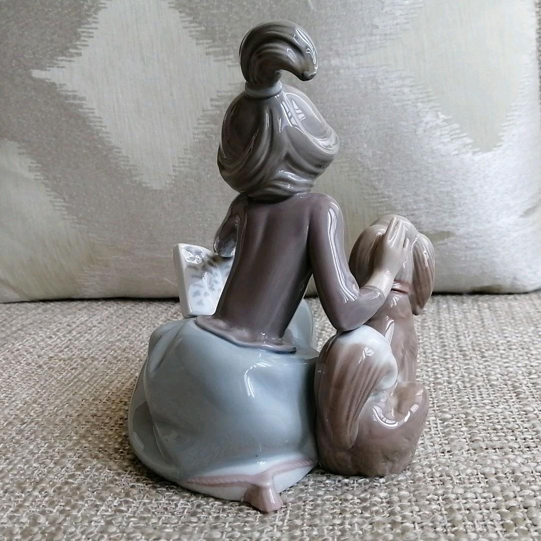 【美品】リヤドロ「読書をする女の子と犬」