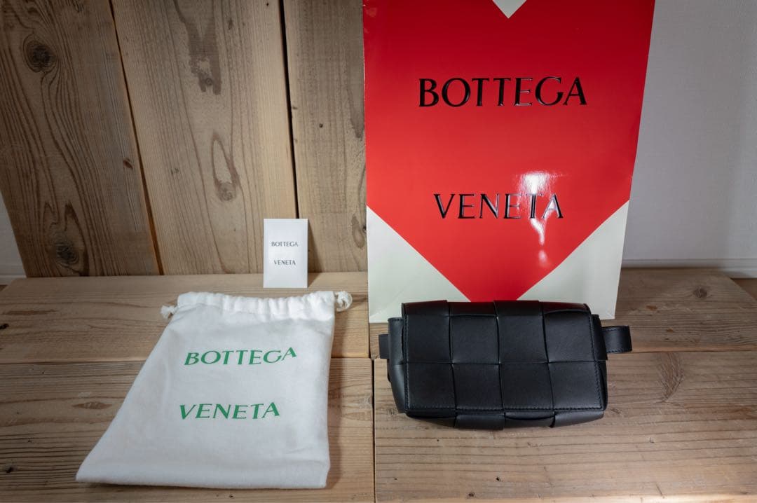 【美品】BOTTEGA VENETA ボディバッグ　マキシイントレ