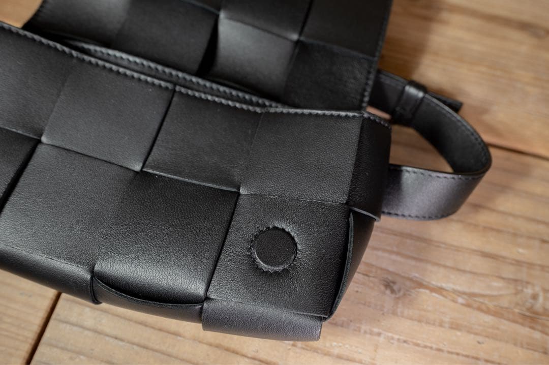 【美品】BOTTEGA VENETA ボディバッグ　マキシイントレ
