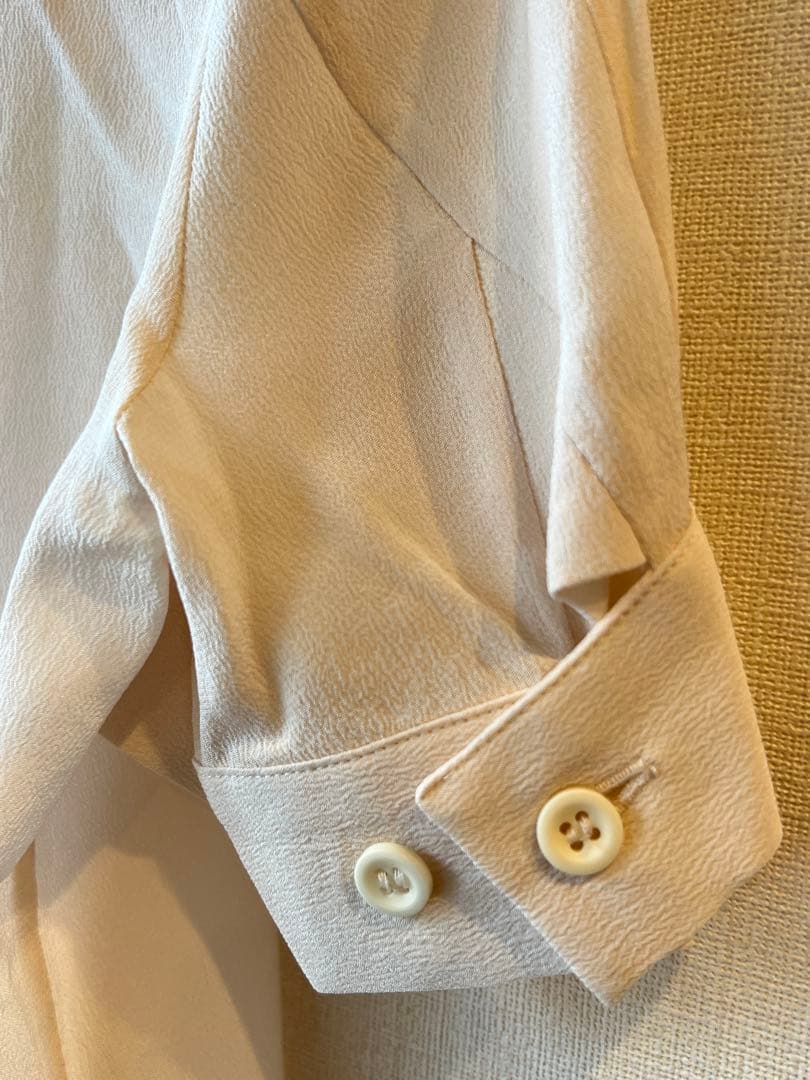 Chloé フリル付きオイスター色半袖シャツ 36