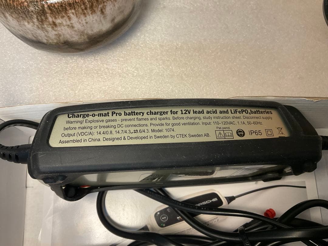 PORSCHE バッテリーチャージャー　Charger ポルシェ