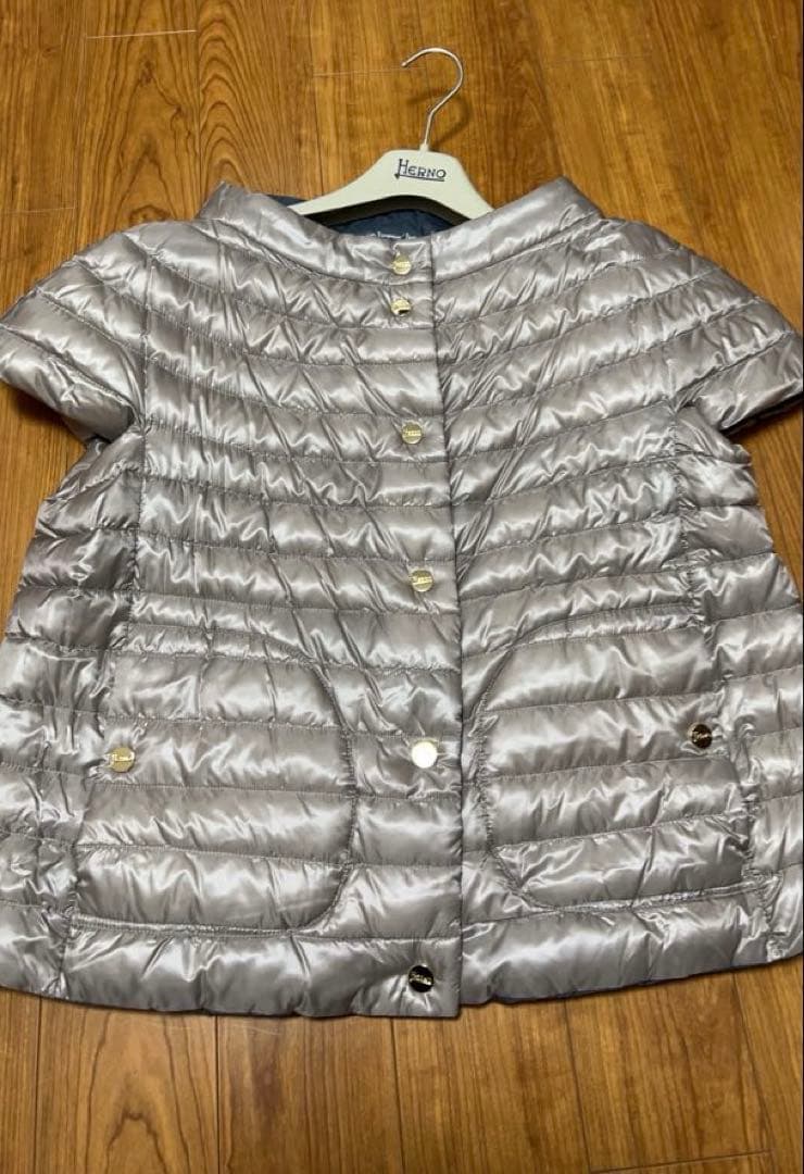 Herno ヘルノダークグレー キルティングベスト