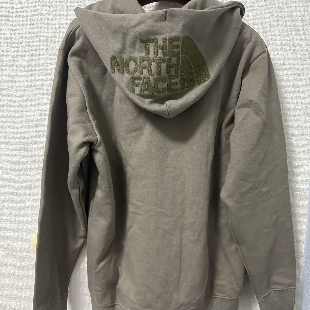 新品未使用タグ付き　ザノースフェイスパーカー