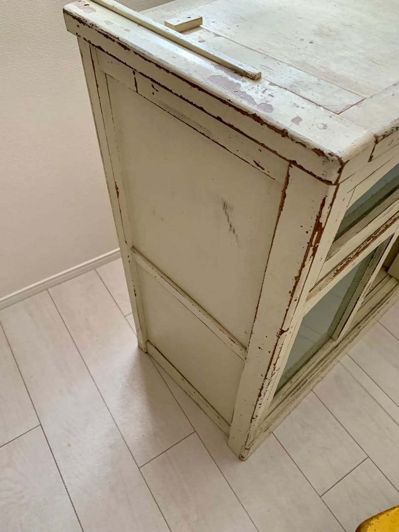 日本の古いアイボリーの水屋キャビネット　水屋　食器棚　アンティーク　昭和レトロ