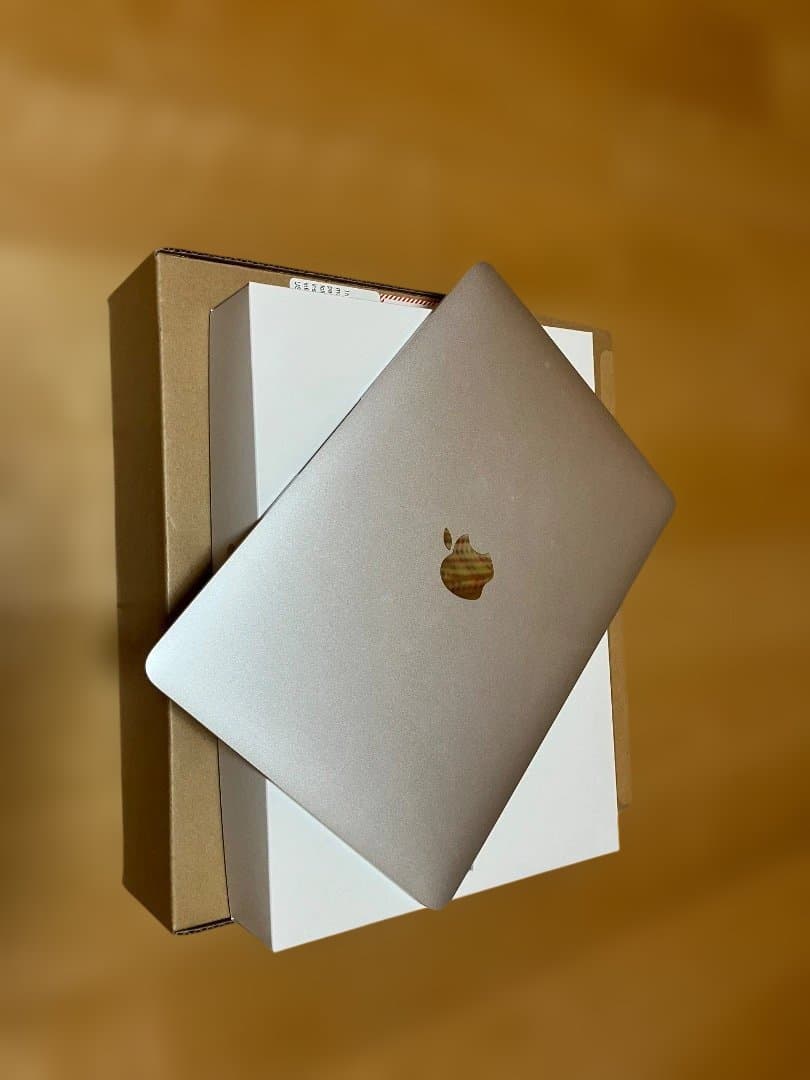 MacBook A1534 8GB/256GB 　（本体はキレイ）