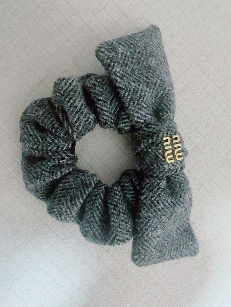 Miu Miu ミュウミュウ　シェブロン ウール シュシュ