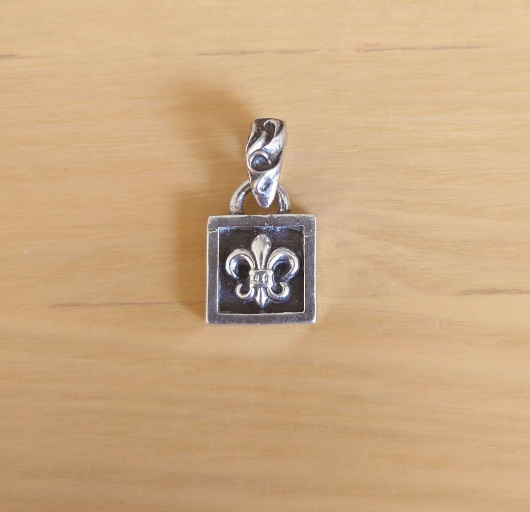 CHROME HEARTS クロムハーツ フレームドCHプラスチャーム フレア