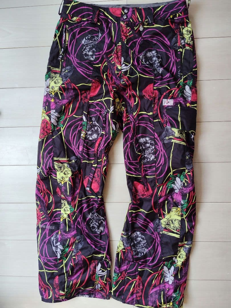VOLCOM スノーボードウェア ジャケットとパンツ
