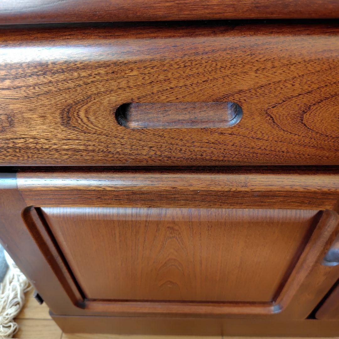 本箱　木製品　引出し　扉　収納量大　棚移動