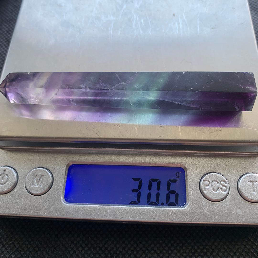 レインボーフローライトポイントタワー約8.6㎝　六角柱　天然石置物