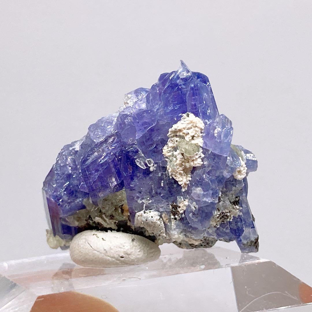 タンザナイト　原石　鉱物標本　天然石　102