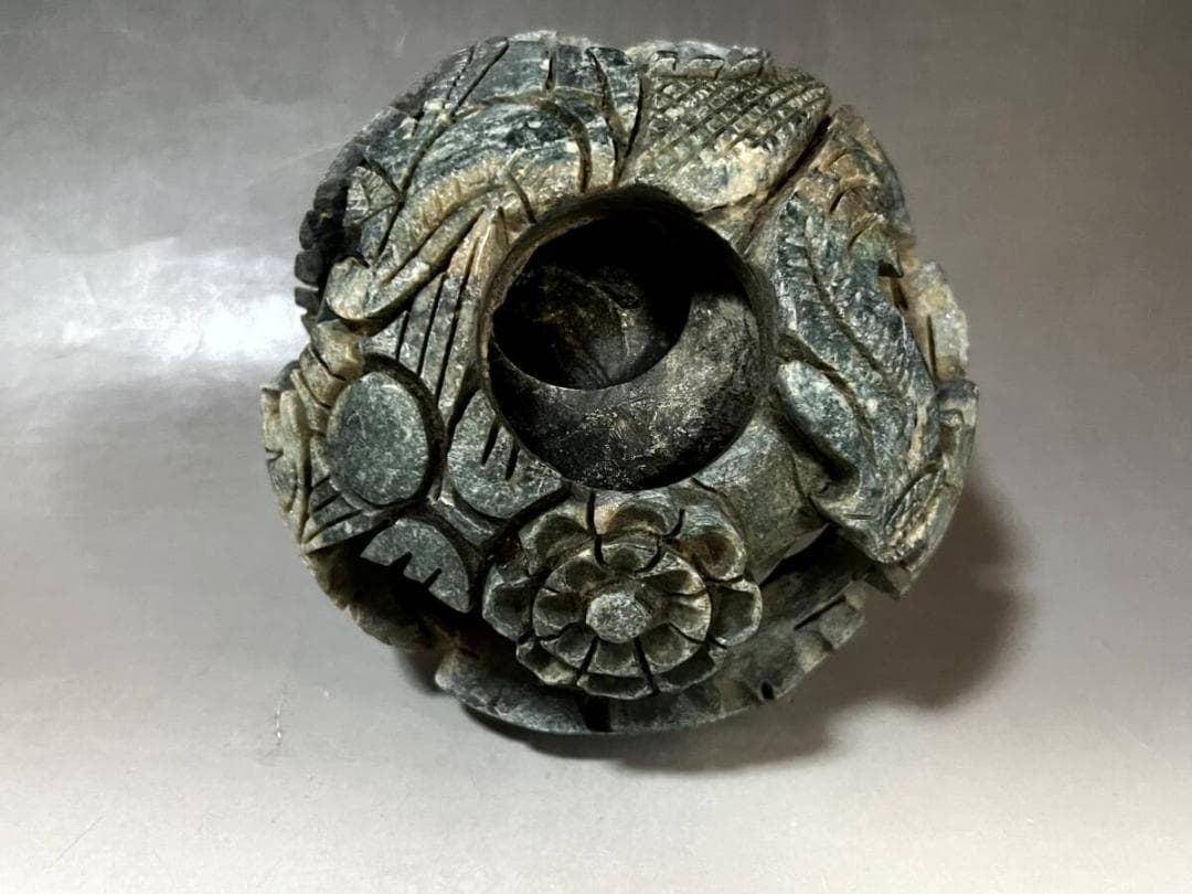 置物■玉透かし彫り 龍 蛇 花 掘り 石の彫刻 古木箱入り 丸型 時代物 骨董■