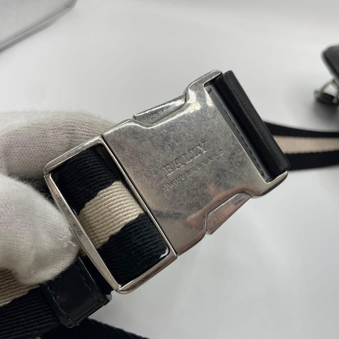 バリー ボディバッグ ロゴ レザー ブラック 斜めがけ　メンズ