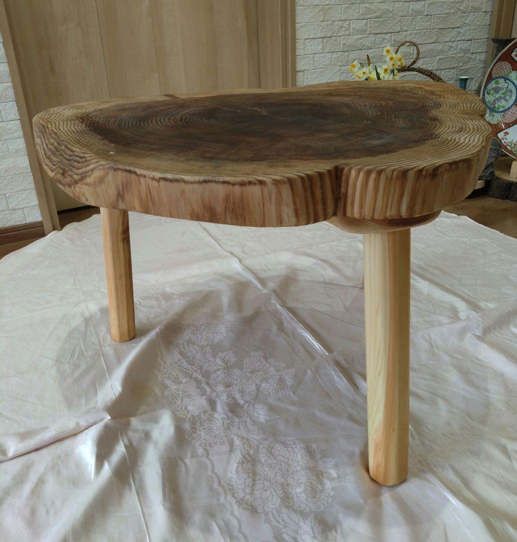 杉の輪切のローテーブル㉙　樹齢約100年の杉の自然木の年輪❕３本脚は太い檜を使用