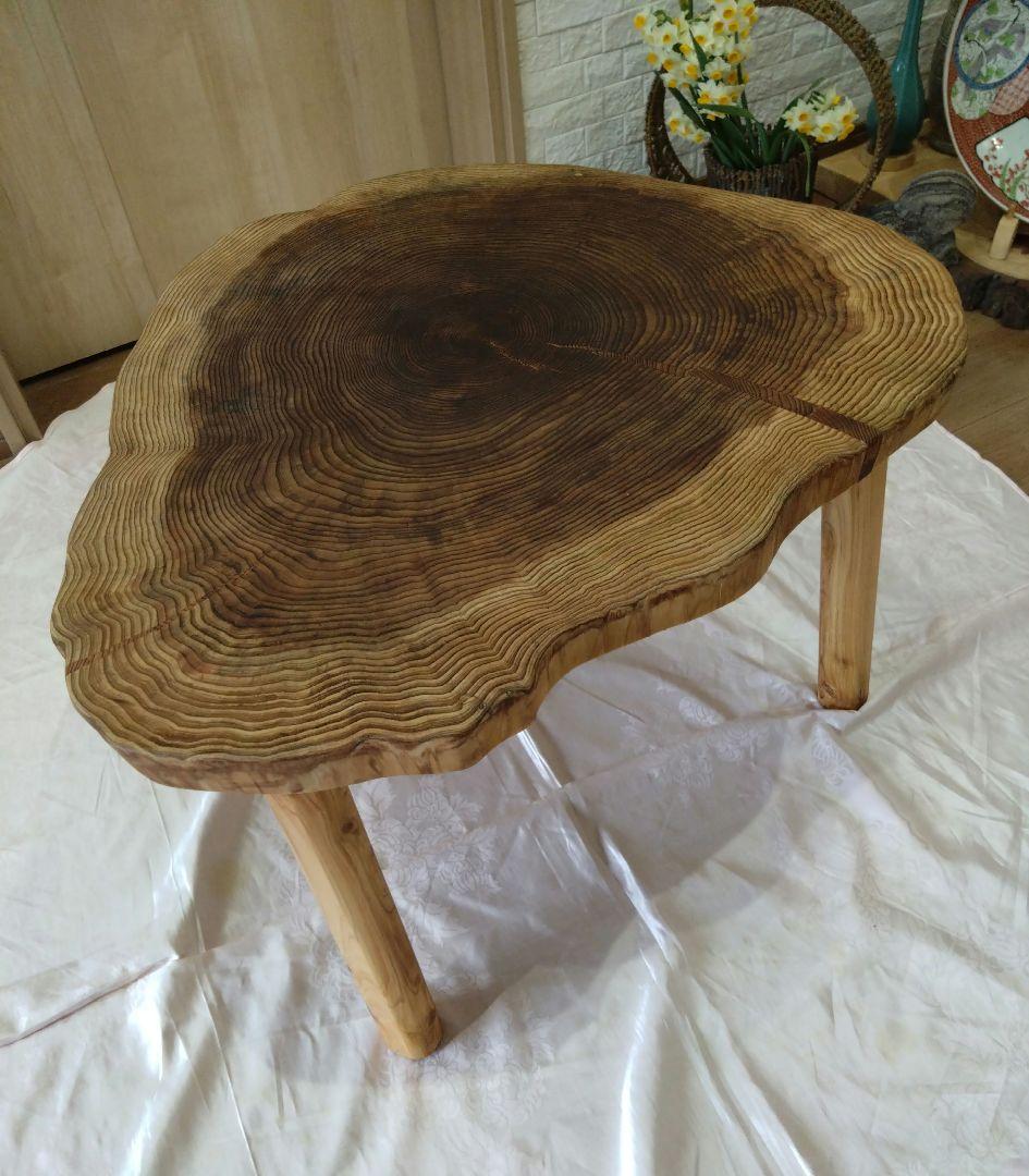杉の輪切のローテーブル㉙　樹齢約100年の杉の自然木の年輪❕３本脚は太い檜を使用