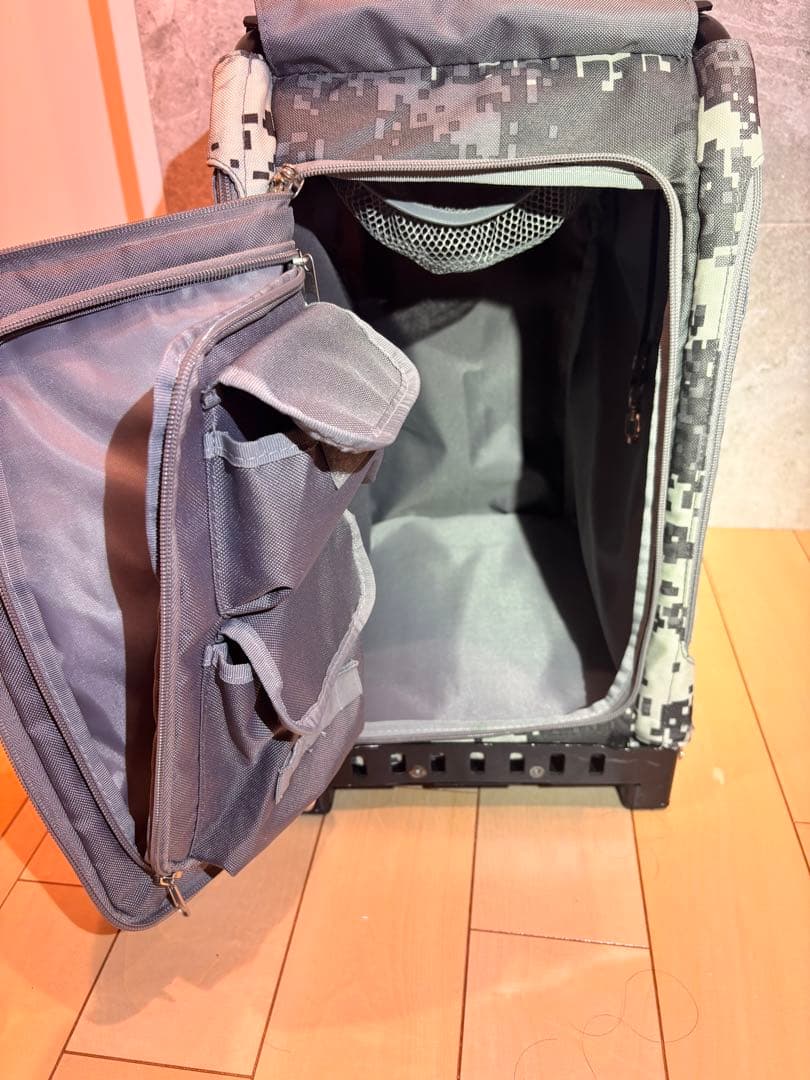 値下げ❗️中古❗️ ZUCA（ズーカ）　スケート　キャリー　灰色　グレー