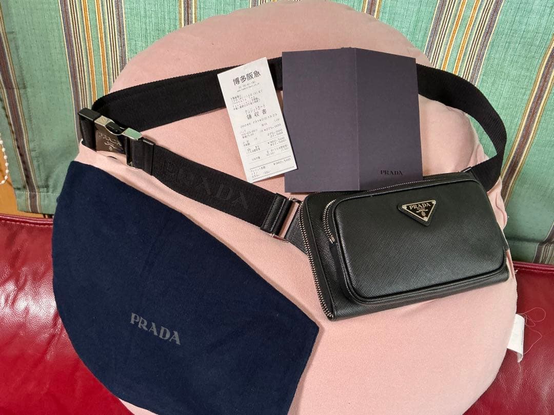 PRADA ブラック ボディウエストポーチ