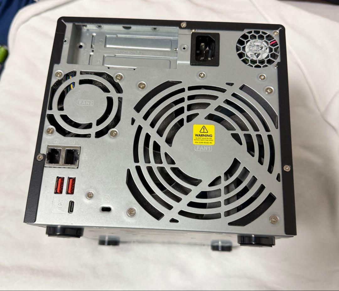 QNAP TS-473A 4ベイNAS 16GBメモリ SSD付き