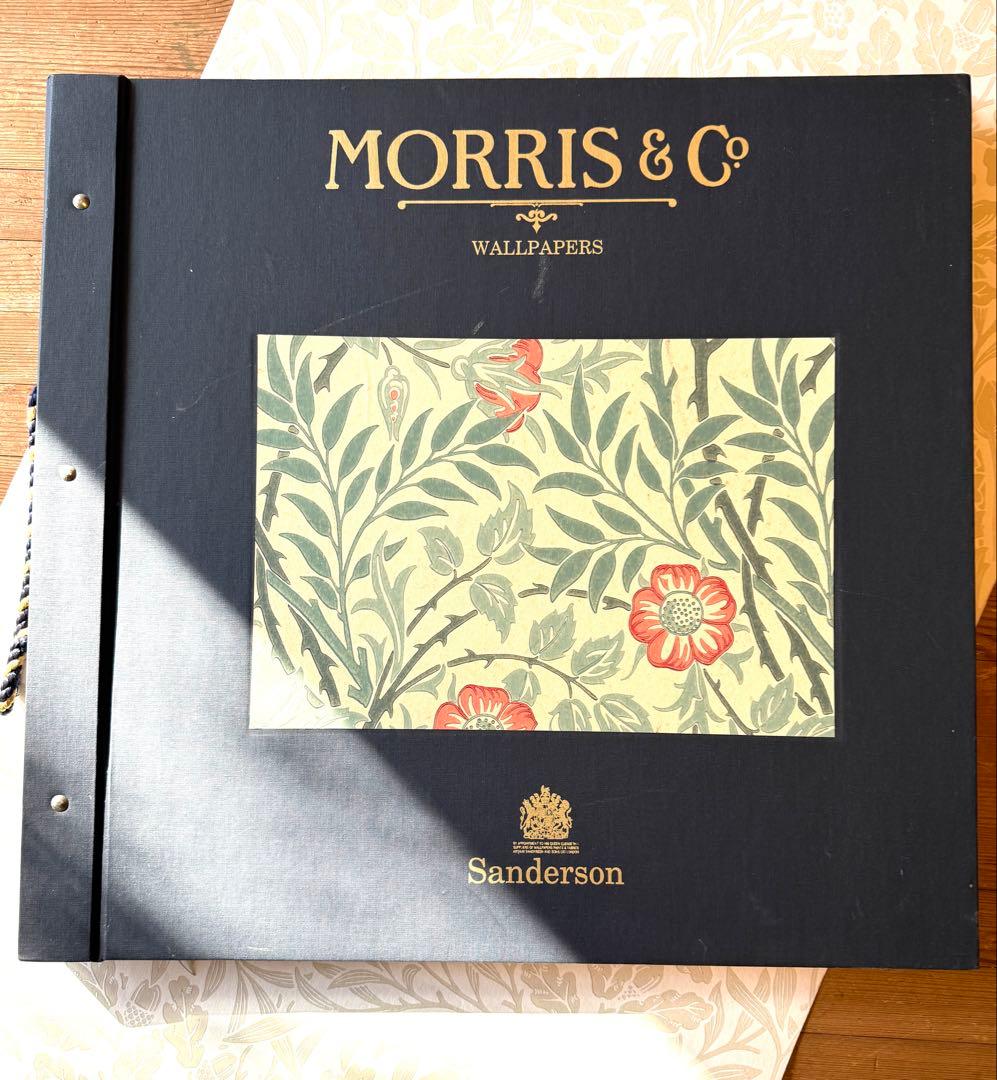 一枚一枚が小さな美術館。 ウィリアム・モリスのクロス実物見本帳。 ビンテージ品。