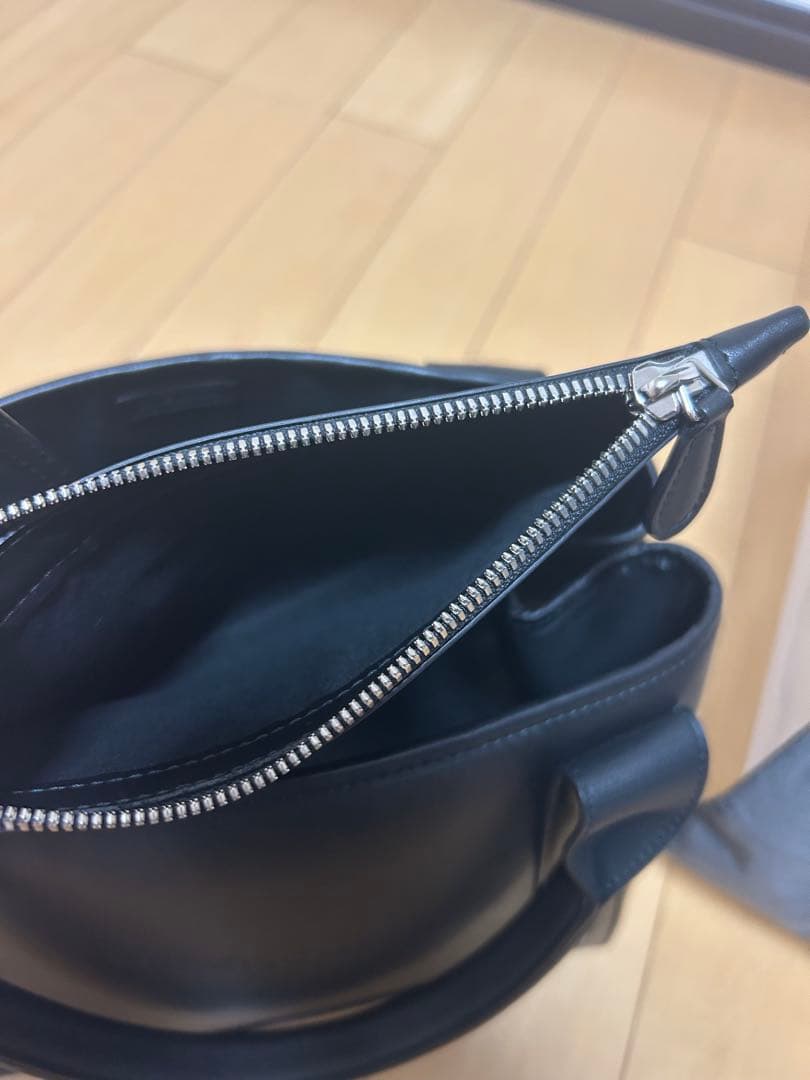 m*o様 バレンシアガ ネイビーカバス S エンボスロゴ オールレザー 黒