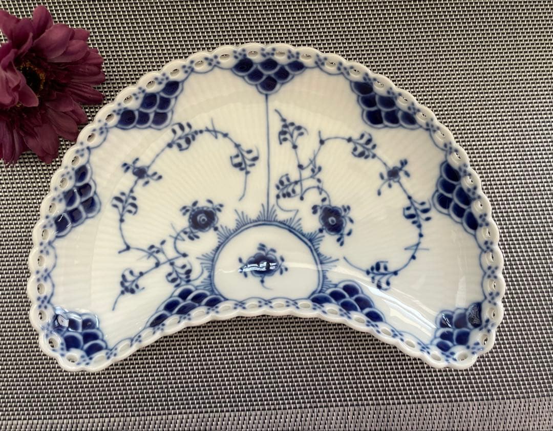 ブルーフルーテッド フルレース クレセントディッシュ 22cm ②