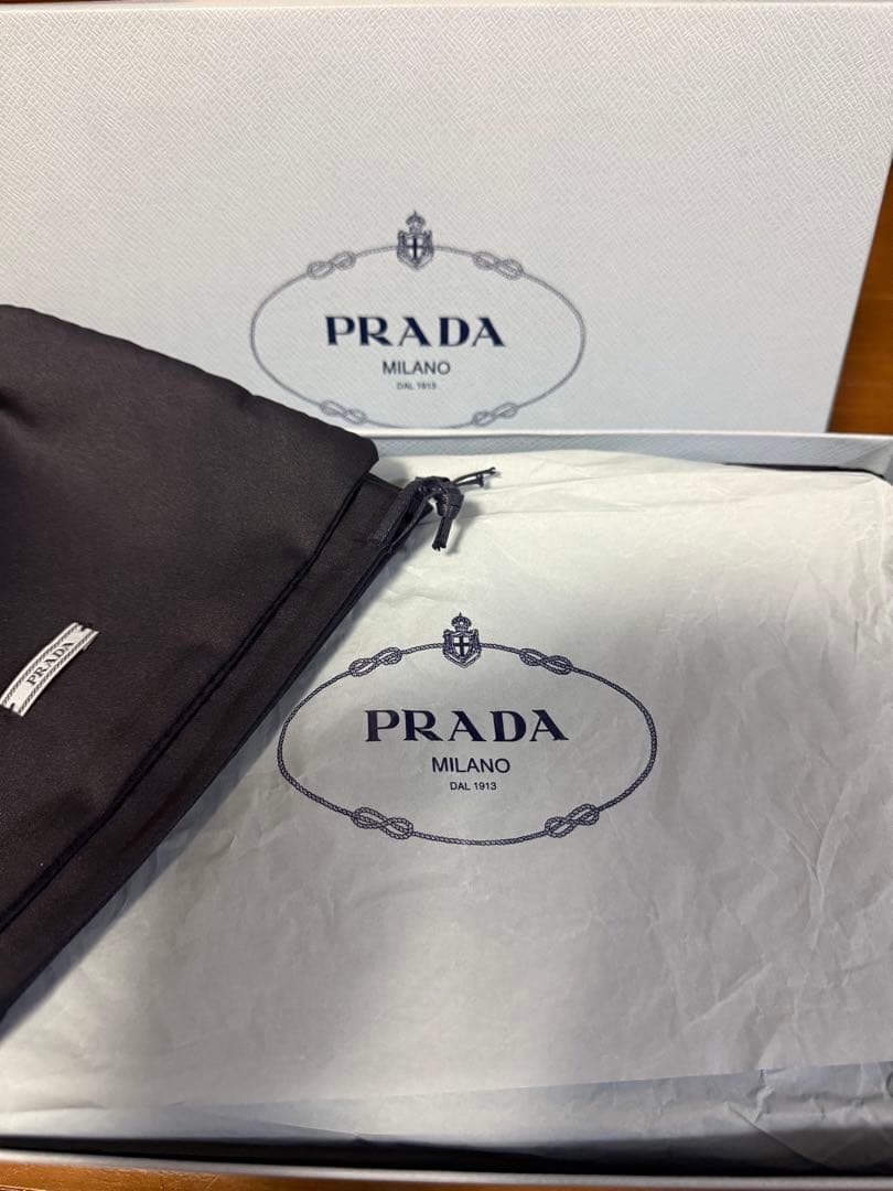 PRADAスニーカー