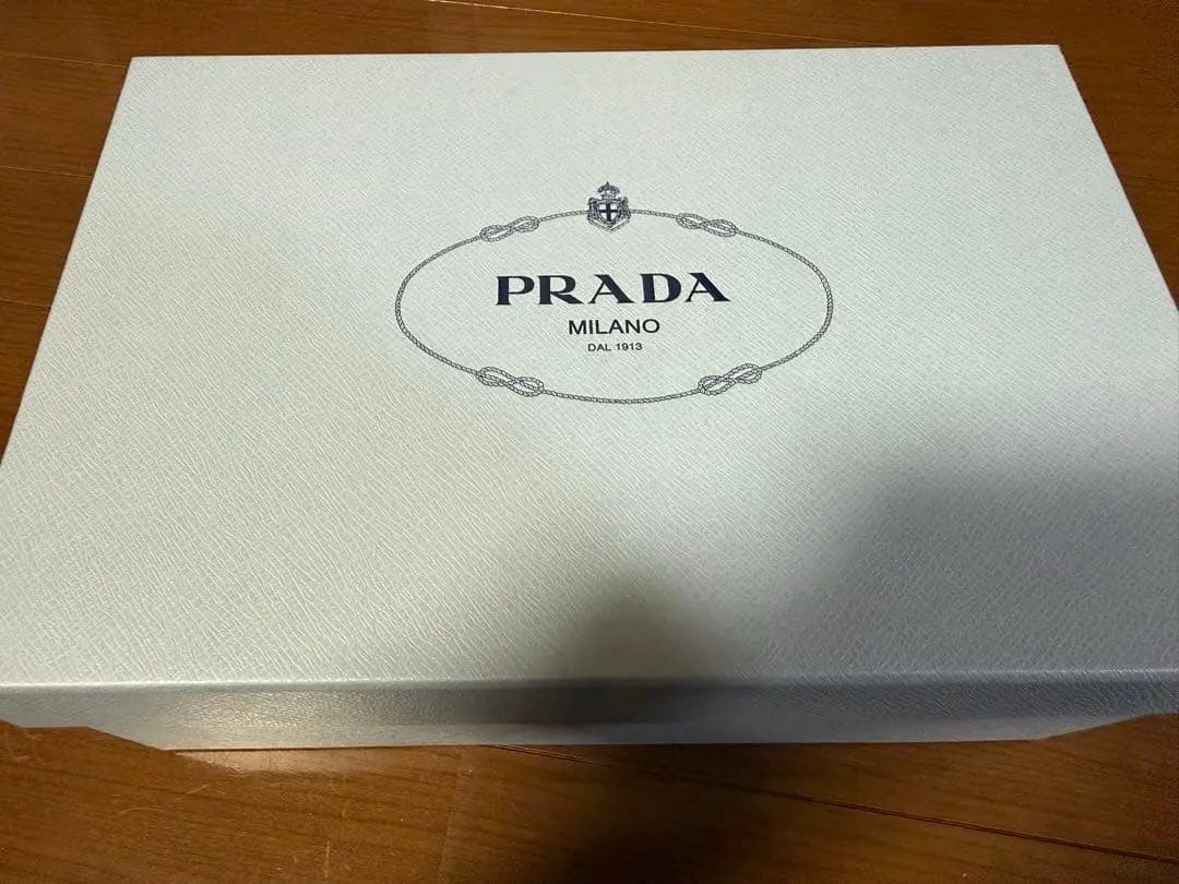 PRADAスニーカー