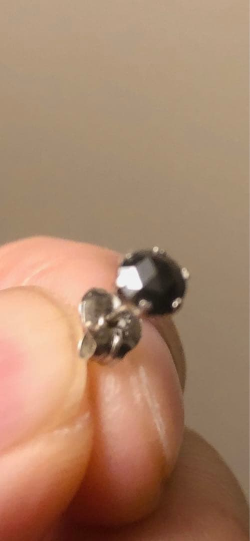 LION HEART/ライオンハート 片耳用　ブラックダイヤ/プラチナピアス