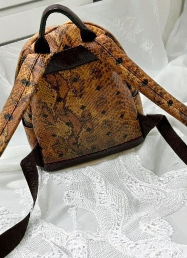 yoshiyoshi【MCM】 パイソン柄スタッズ＊バッグ ✳️特別価格