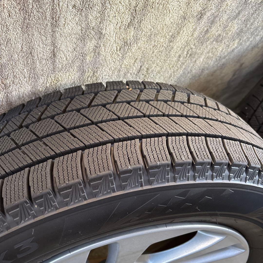 トヨタ　ライズ　ハイブリッド　スタッドレス　プリジストン　195/65/16