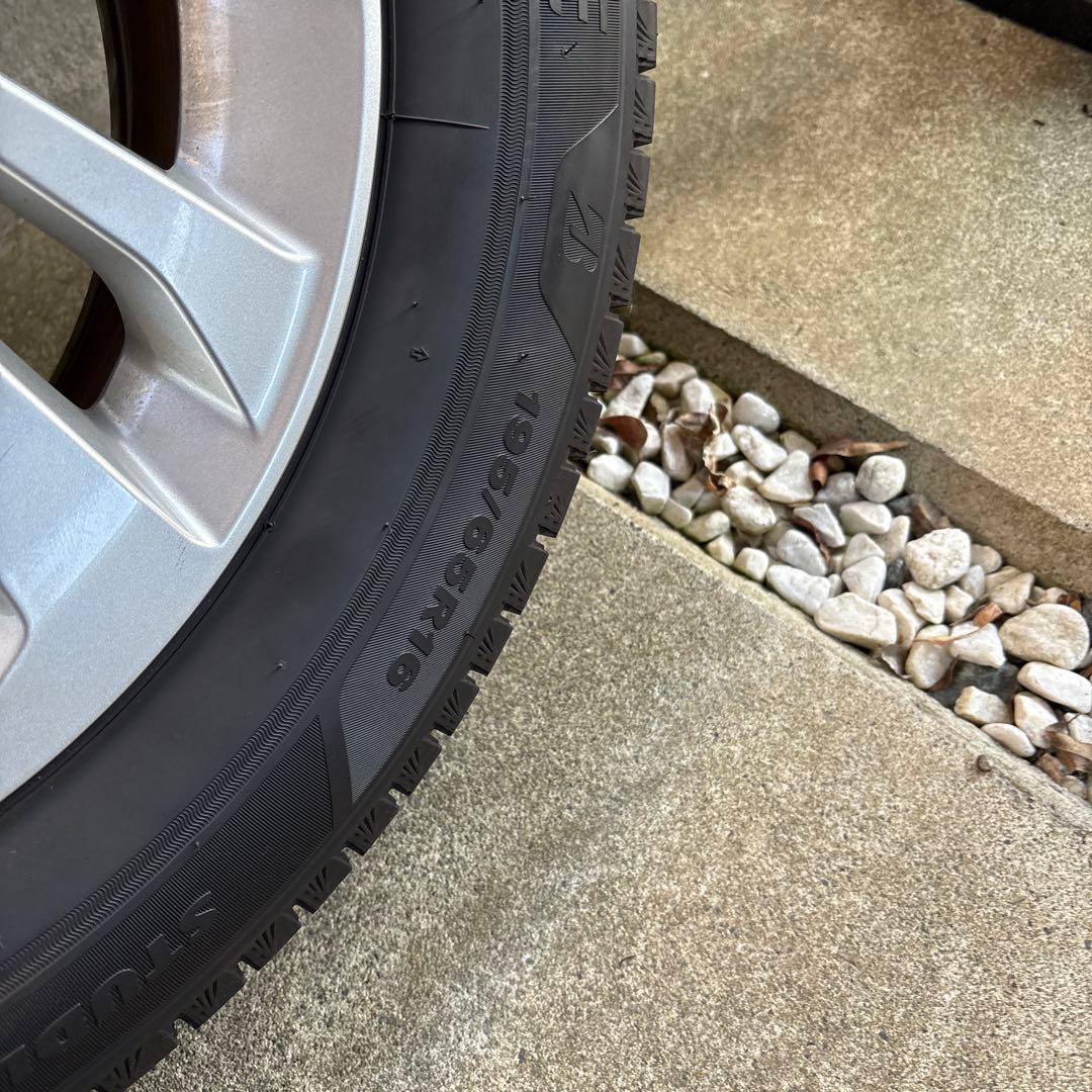 トヨタ　ライズ　ハイブリッド　スタッドレス　プリジストン　195/65/16