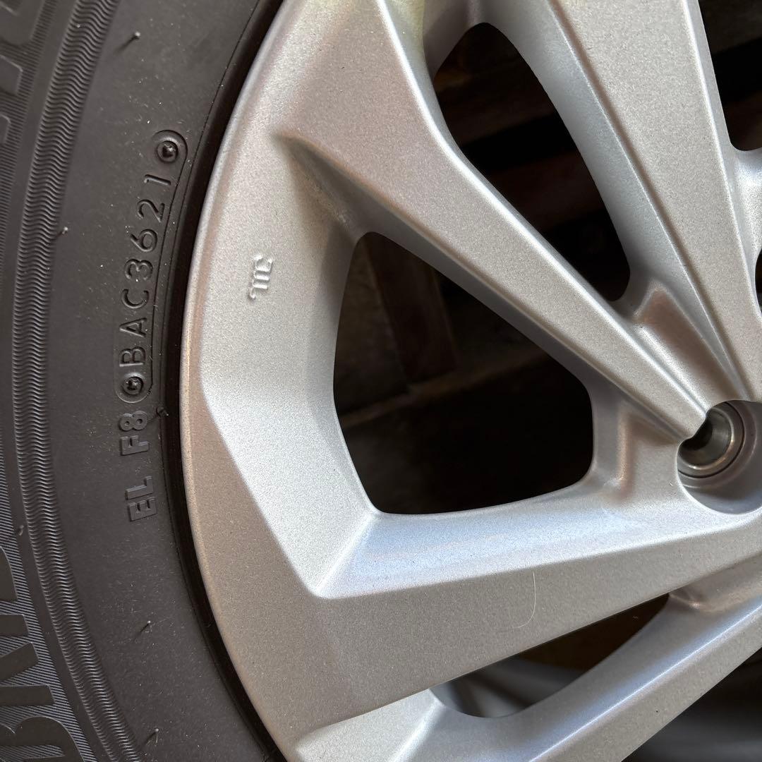 トヨタ　ライズ　ハイブリッド　スタッドレス　プリジストン　195/65/16