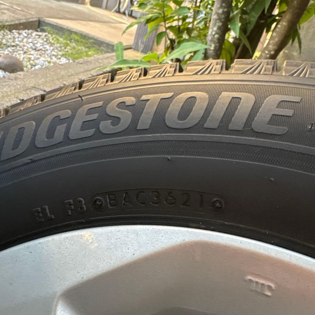 トヨタ　ライズ　ハイブリッド　スタッドレス　プリジストン　195/65/16