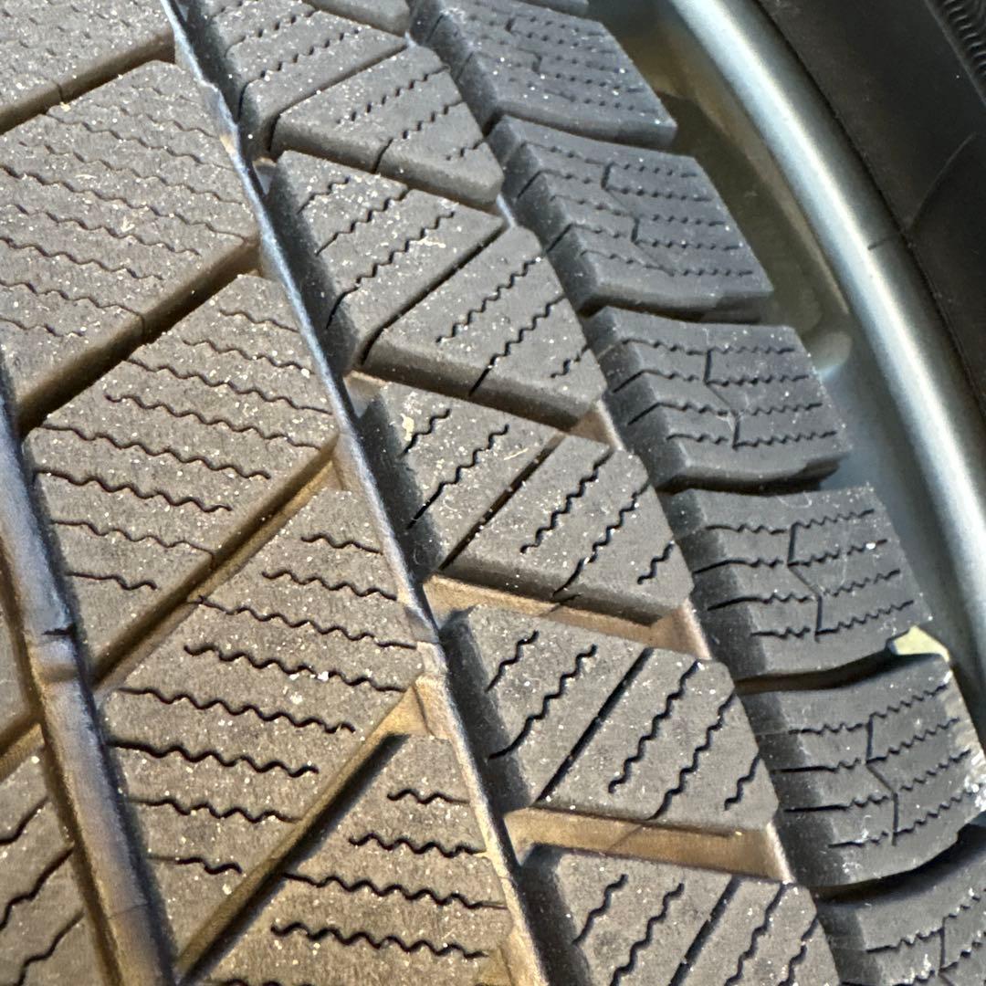 トヨタ　ライズ　ハイブリッド　スタッドレス　プリジストン　195/65/16