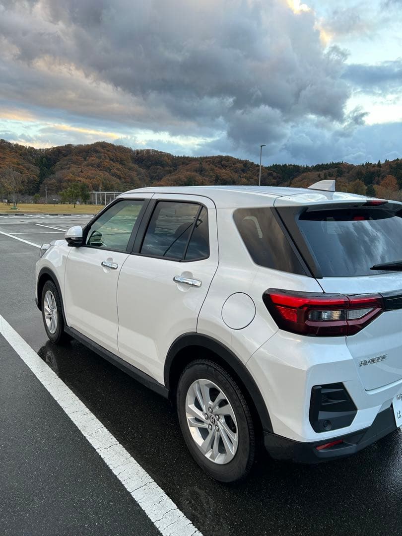 トヨタ　ライズ　ハイブリッド　スタッドレス　プリジストン　195/65/16