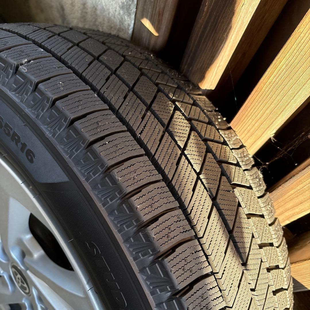 トヨタ　ライズ　ハイブリッド　スタッドレス　プリジストン　195/65/16