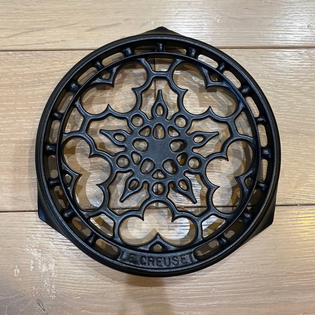 ル・クルーゼ 鍋敷き ラウンドトリベットマットブラック レア