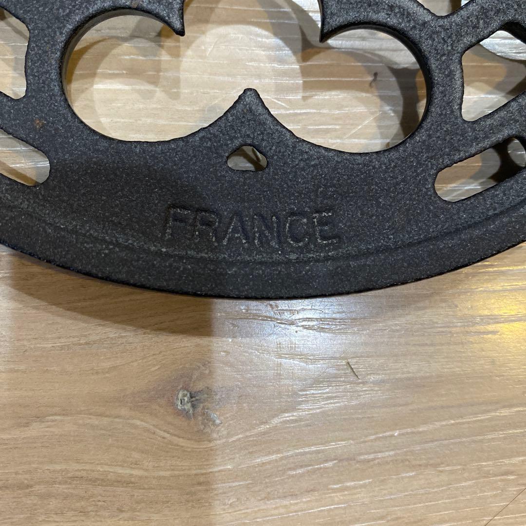 ル・クルーゼ 鍋敷き ラウンドトリベットマットブラック レア