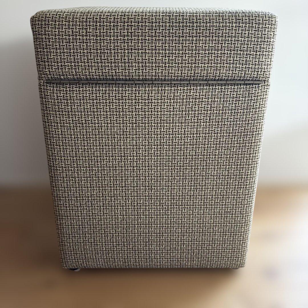 専用です！取置中。ベージュグリーン系の布製四角スツール